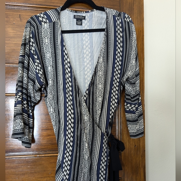 Lucky Brand M wrap/kimono-style top - Picture 3 of 3